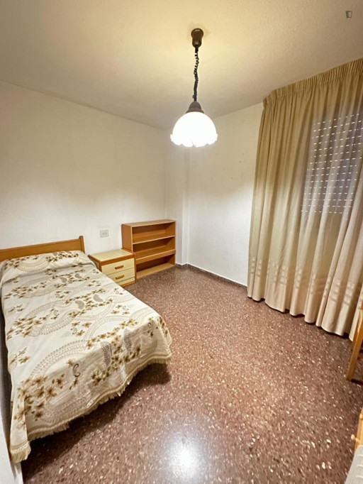 Welcoming single bedroom near Universitat Jaume I - Castello de la Plana - chambre - ImmoJeune