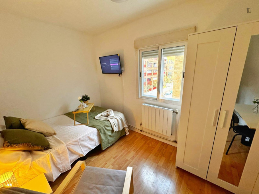 Pleasant double bedroom in Coslada - Madrid - chambre - ImmoJeune