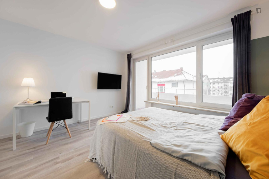 Charming double bedroom with a balcony, in Untersendling - Munich - chambre - ImmoJeune