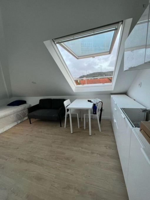 Welcoming and friendly studio close to Odivelas metro - Lisbonne - chambre - ImmoJeune