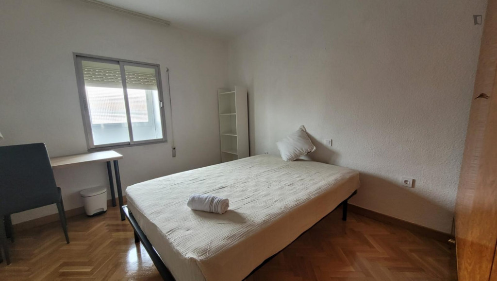 Cozy double bedroom close to the city center of Alcalá de Henares - Madrid - chambre - ImmoJeune