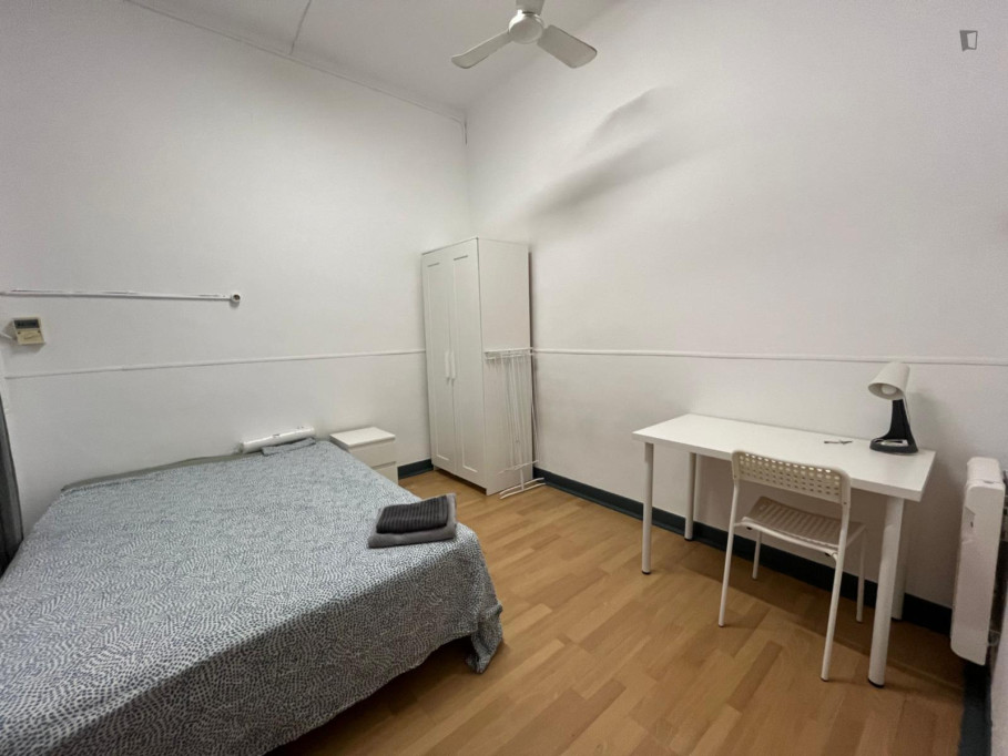Comfortable single bedroom in shared flat in Eixample - Barcelone - chambre - ImmoJeune