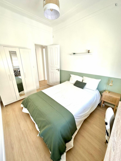 Lovely large bedroom in the city center, very bright - Lisbonne - chambre - ImmoJeune
