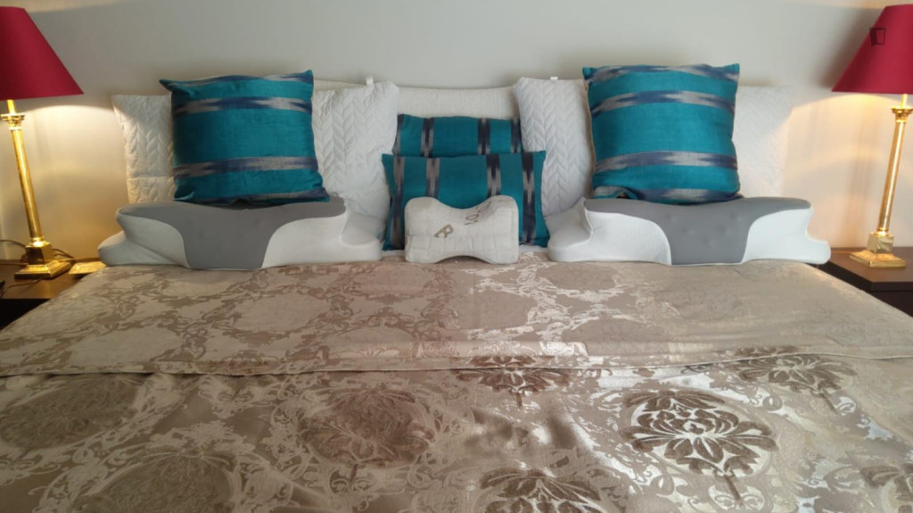 Beautiful 1-bedroom attic apartment in the Fiera neighborhood - Milan - chambre - ImmoJeune