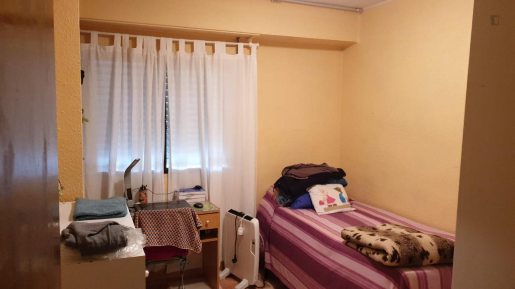 Single bedroom in 3-bedroom house - Valence - chambre - ImmoJeune