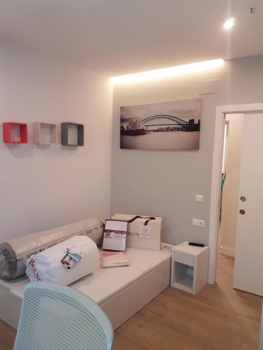 Single bedroom, with private bathroom, in 3-bedroom apartment - Madrid - chambre - ImmoJeune