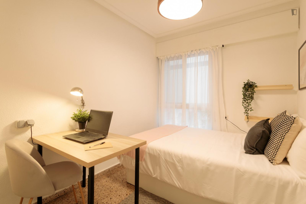 Bedroom for rent in Teniente Duran 17, Alicante - Alicante - chambre - ImmoJeune