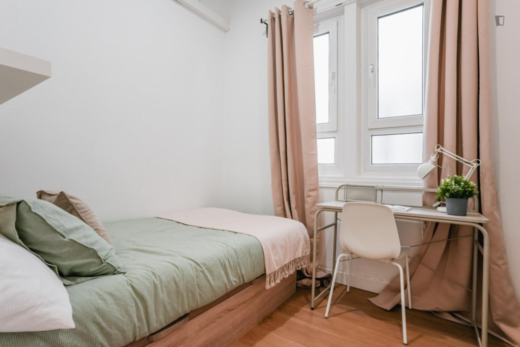 Snug double bedroom in Argüelles - Madrid - chambre - ImmoJeune