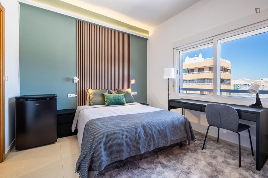 Welcoming double ensuite bedroom in Benalua - Alicante - chambre - ImmoJeune