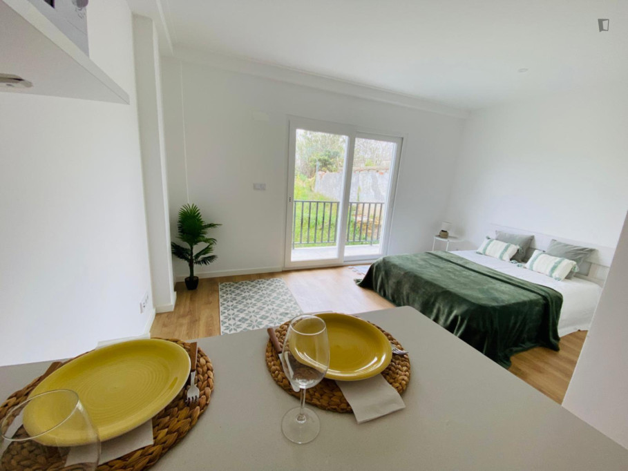 Sunny studio with a balcony - Lisbonne - chambre - ImmoJeune