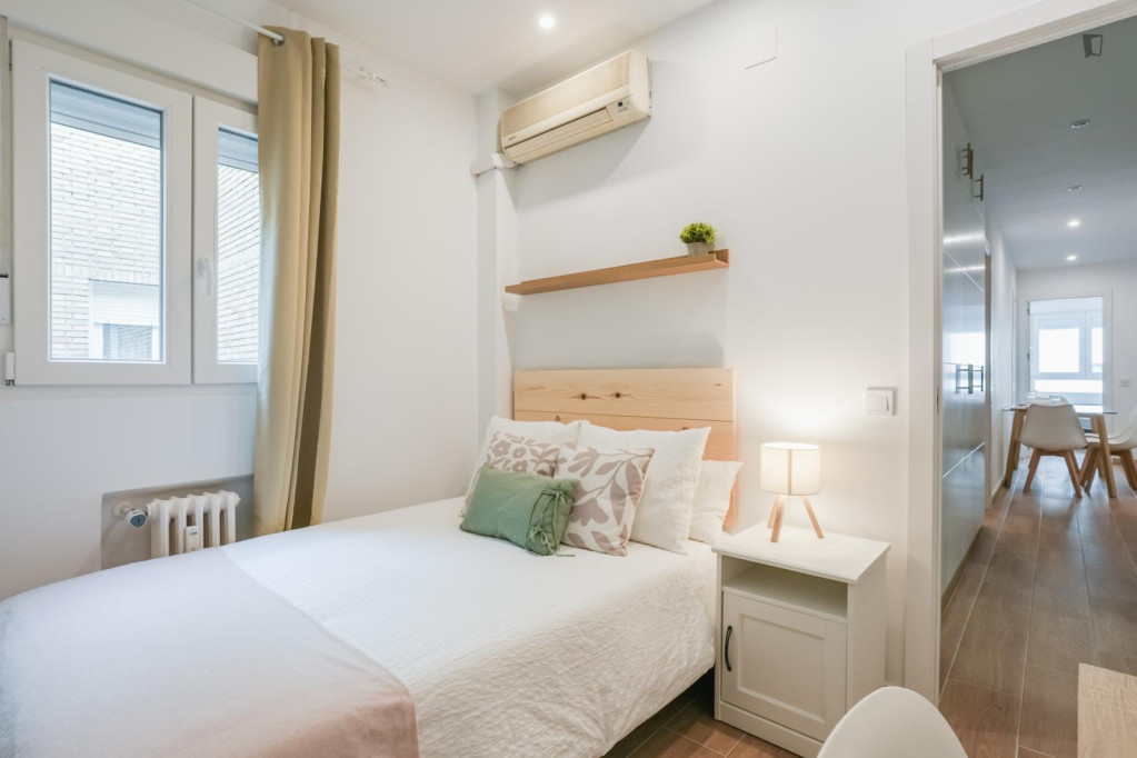 Lovely double bedroom in shared flat in Argüelles - Madrid - chambre - ImmoJeune