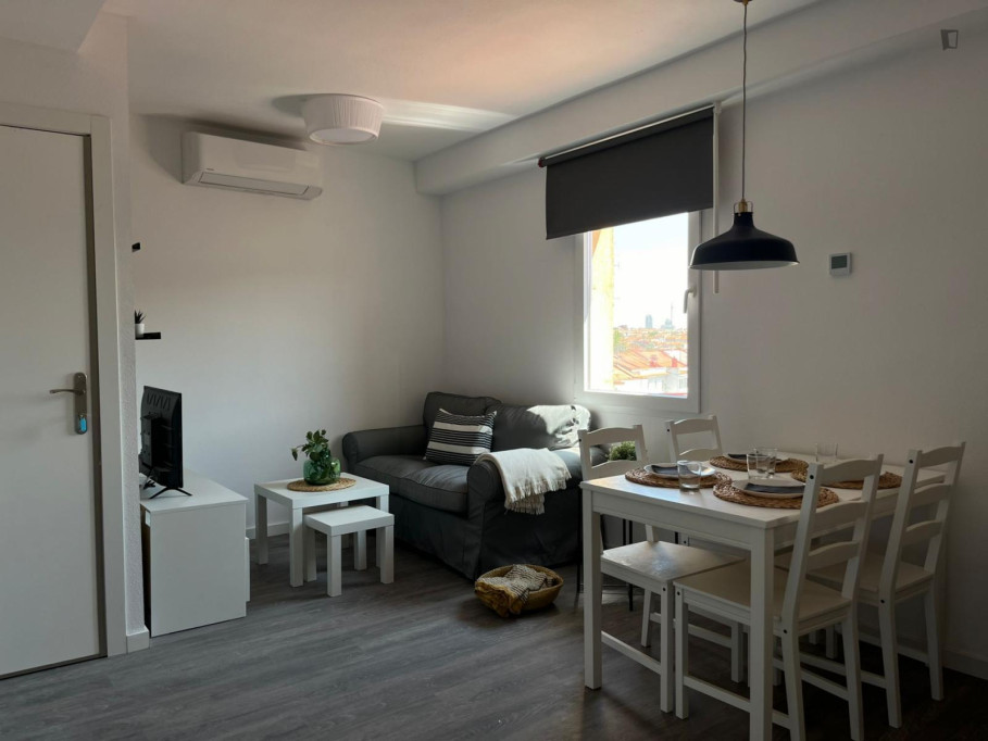Attractive 2-bedroom apartment in Lucero - Madrid - chambre - ImmoJeune