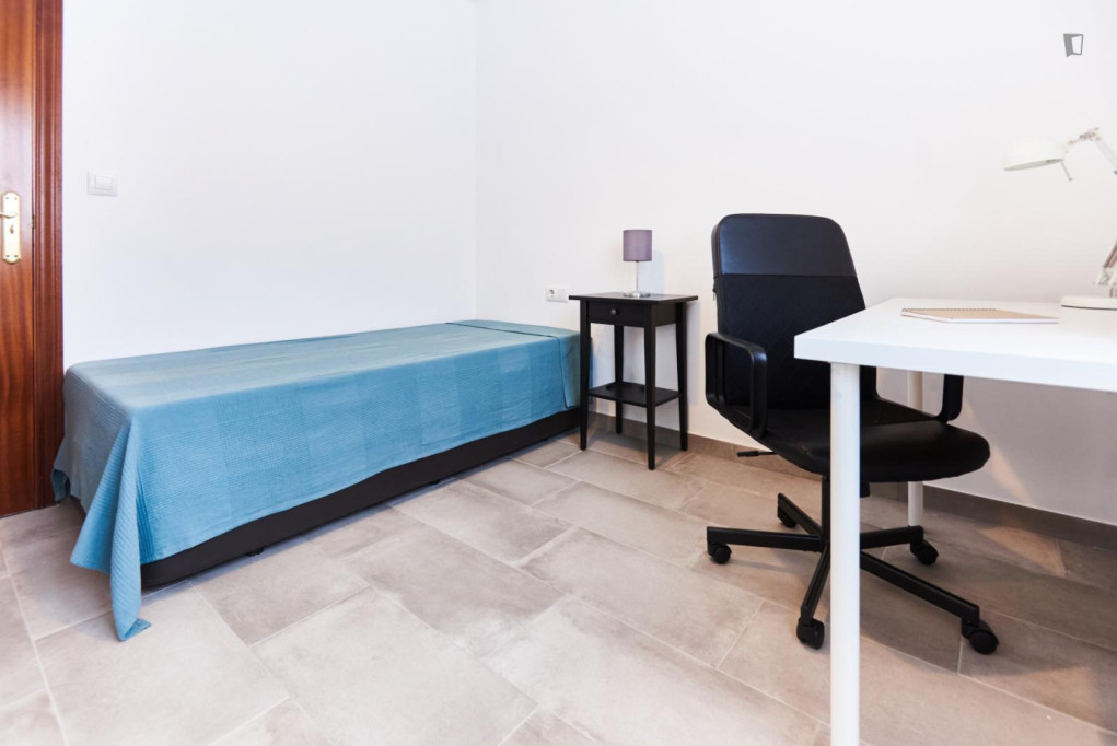 Bright single bedroom in Triana near Metro Blas Infante - Séville - chambre - ImmoJeune