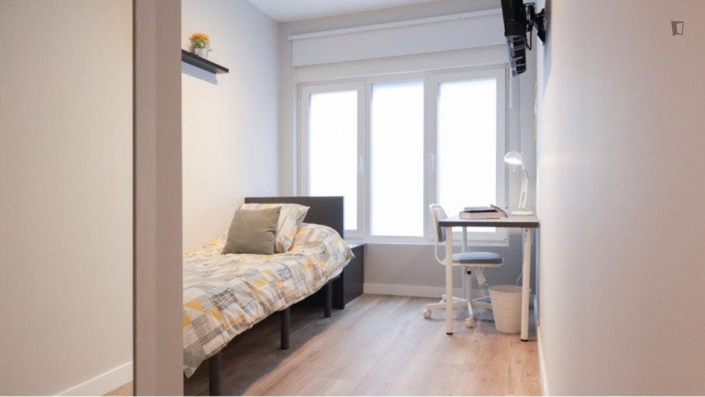 Pleasant single ensuite bedroom in Bellas Vistas - Madrid - chambre - ImmoJeune