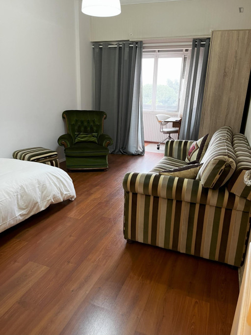 Lovely single bedroom in a 4 bedroom apartment in Benfica - Lisbonne - chambre - ImmoJeune