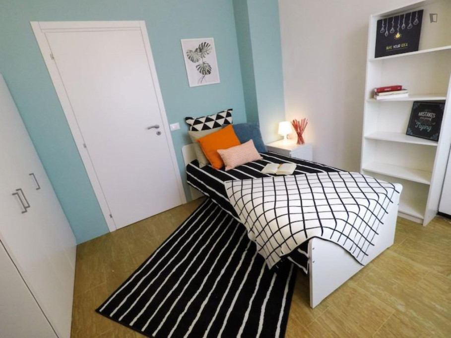 Cosy single bedroom in a shared flat in Brescia