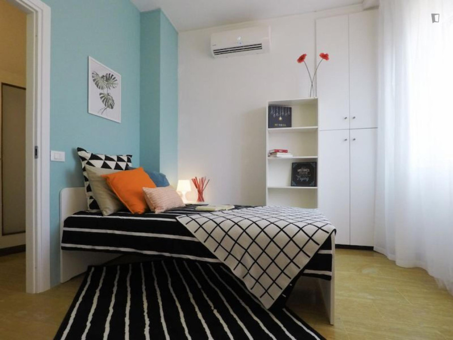 Cosy single bedroom in a shared flat in Brescia