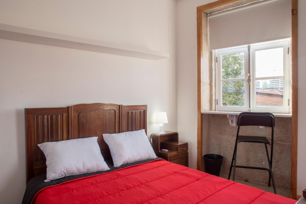 Welcoming double bedroom close to Jardim do Morro - Room 1 - Vila Nova de Gaia - chambre - ImmoJeune