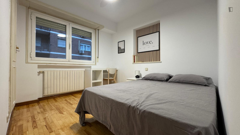 Comfortable double bedroom close to Tetuán metro station - Madrid - chambre - ImmoJeune