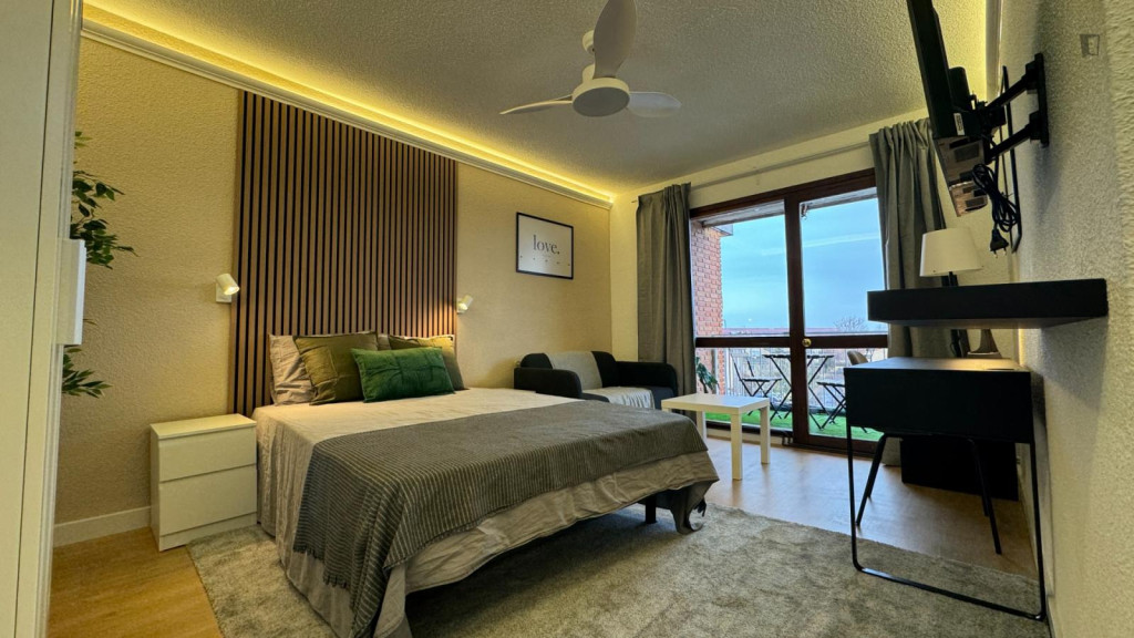 Spacious single bedroom in shared flat in Boadilla del Monte - Madrid - chambre - ImmoJeune