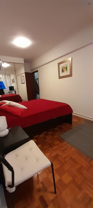 Homely double bedroom in Carcavelos