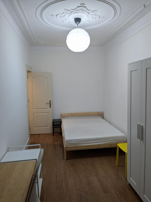 Nice bedroom with balcony in São Bento - Lisbonne - chambre - ImmoJeune