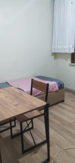 Nice Single Bedroom close to Touristic place Eyup Sultan - Istanbul - chambre - ImmoJeune