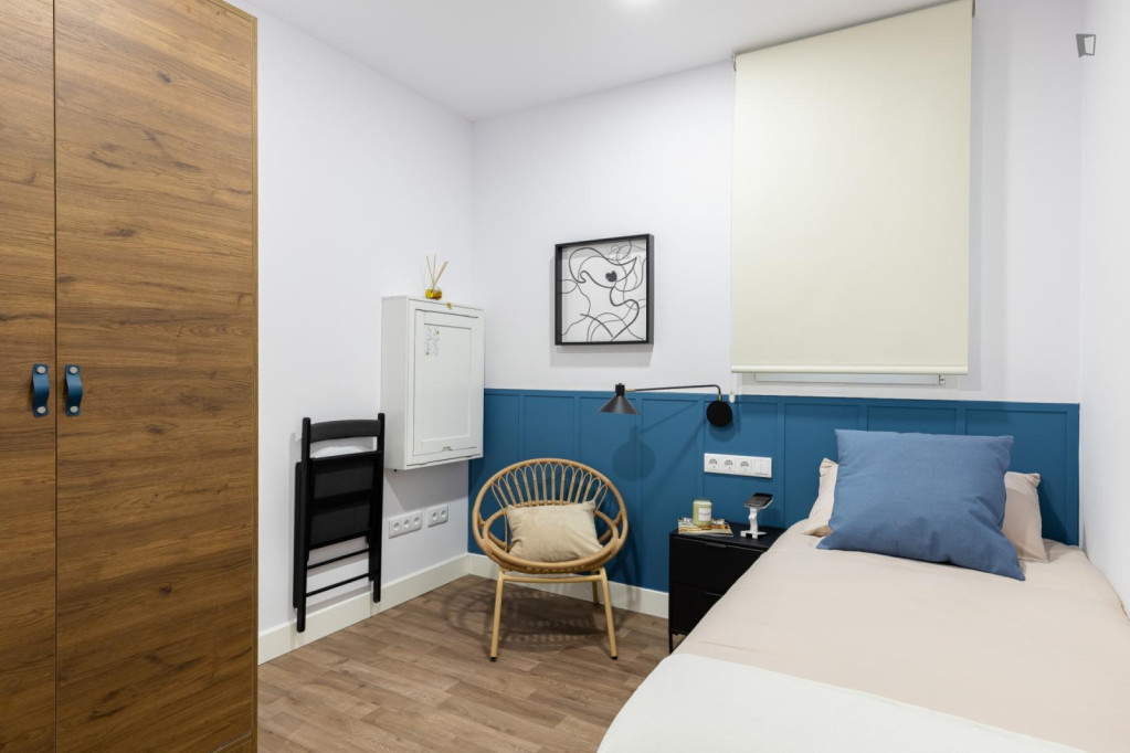 Cool single bedroom in shared flat in Sant Gervasi - Barcelone - chambre - ImmoJeune
