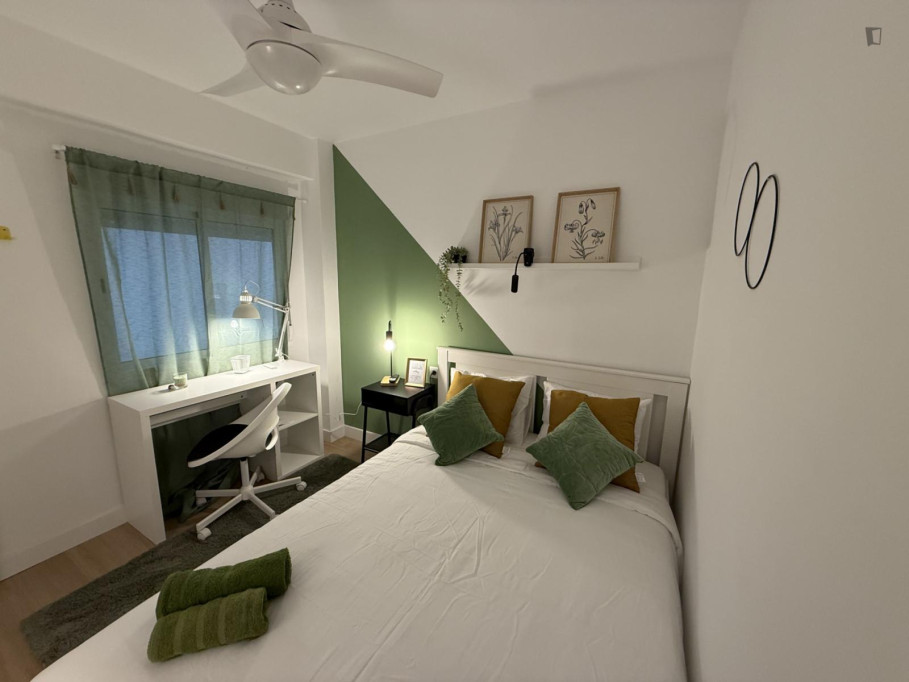 Cozy double bedroom within walking distance to the city center - Alicante - chambre - ImmoJeune