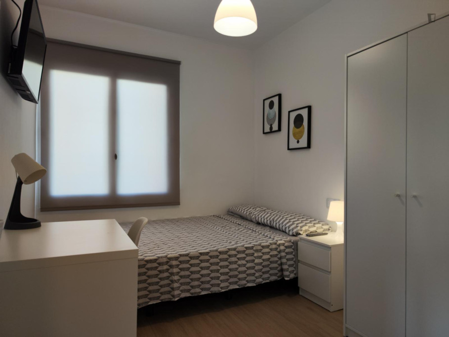 Pleasing double bedroom ideally located between the city center and the university area - Alicante - chambre - ImmoJeune