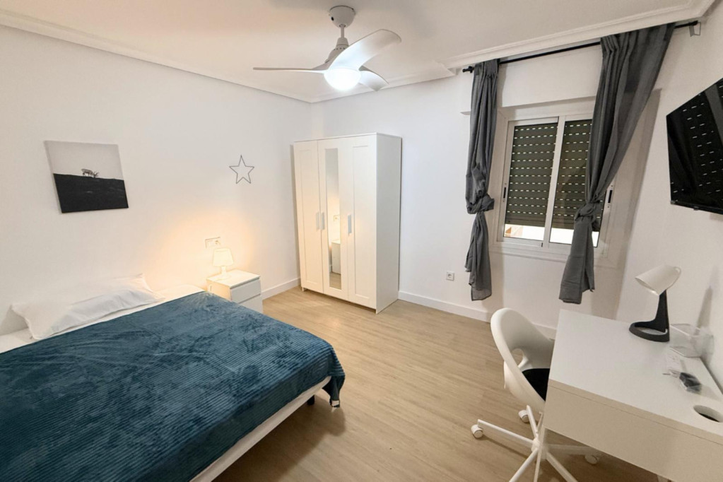 Comfortable single bedroom in shared flat in Asis - Alicante - chambre - ImmoJeune