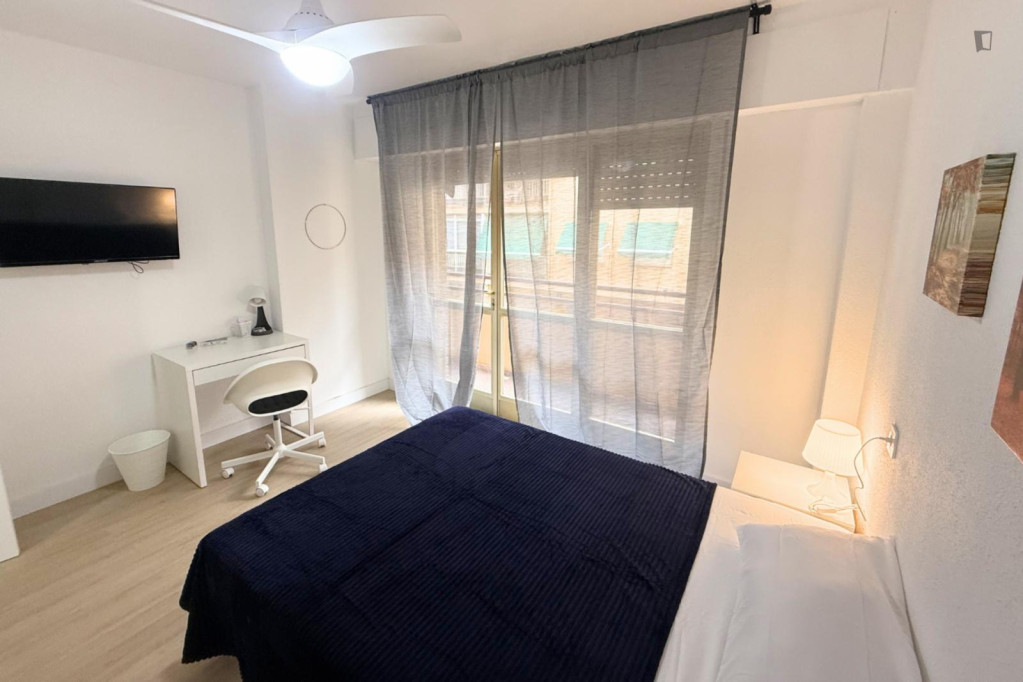 Welcoming single bedroom in shared flat in Asis - Alicante - chambre - ImmoJeune