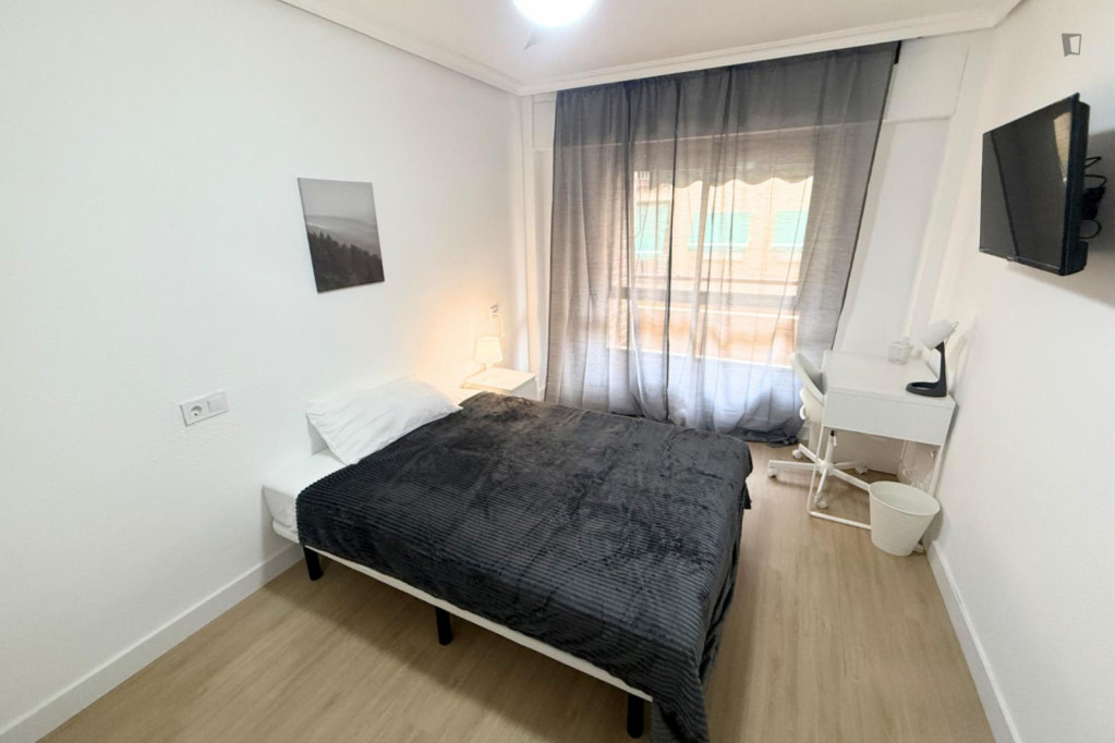 Bright single bedroom in shared flat in Asis - Alicante - chambre - ImmoJeune