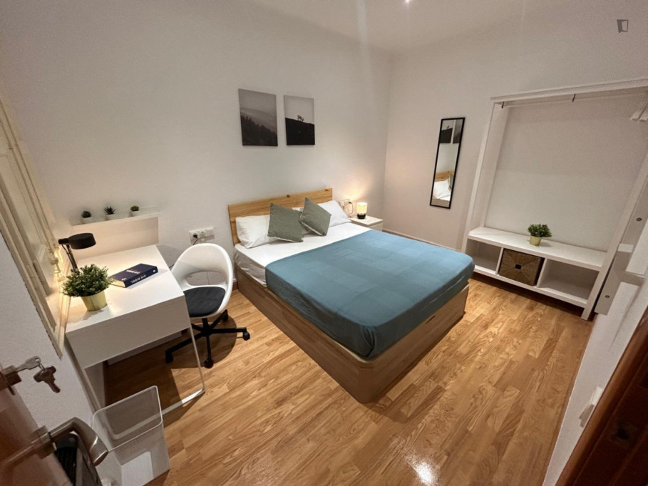 Pleasant double bedroom in Collblanc - Barcelone - chambre - ImmoJeune