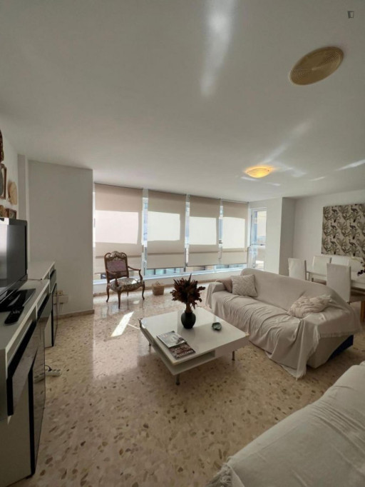 Attractive 5-bedroom apartment near Universitat de València  - Valence - chambre - ImmoJeune