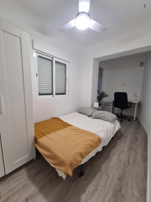 Very comfy double bedroom in Marxalenes - Valence - chambre - ImmoJeune