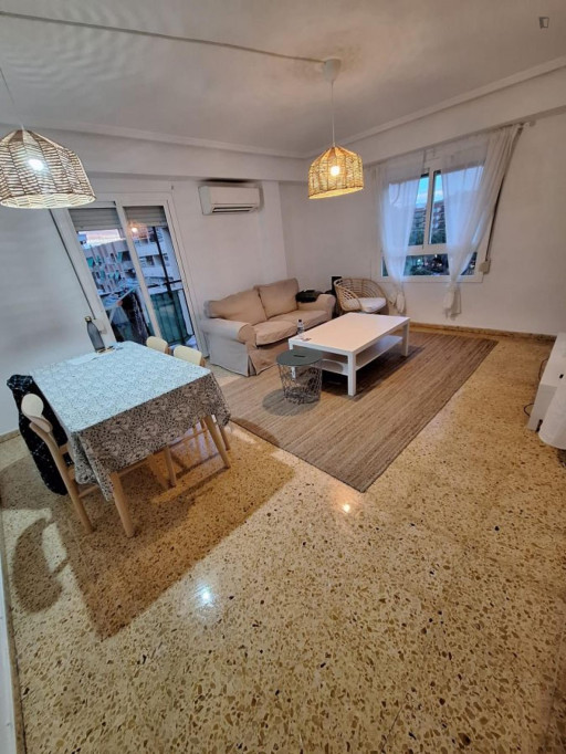 Charming 4-bedroom apartment in Poblats Marítims - Valence - chambre - ImmoJeune