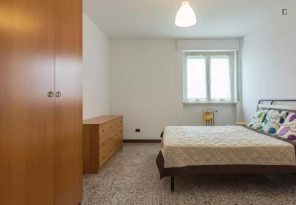Cozy Bedroom in a 4-Bedroom Apartment - Milan - chambre - ImmoJeune