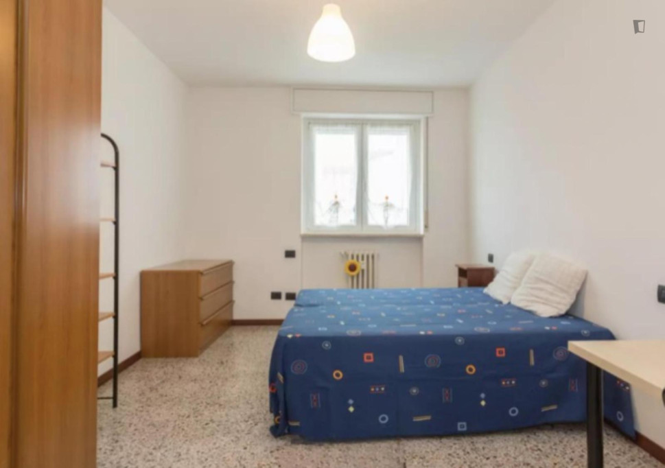 Spacious Bedroom in a 4-Bedroom Apartment - Milan - chambre - ImmoJeune