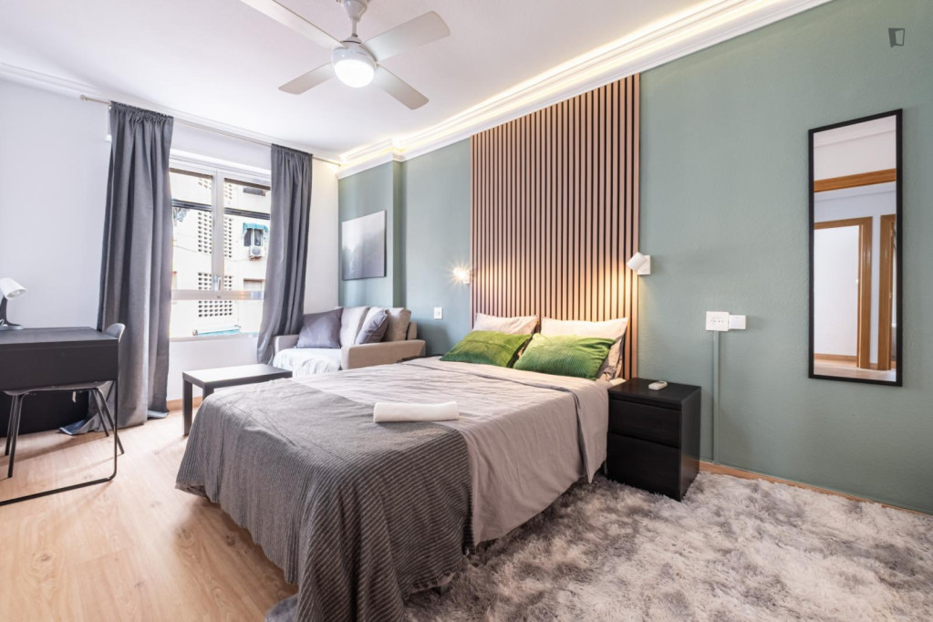 Large double bedroom in La Guindalera - Alicante - chambre - ImmoJeune