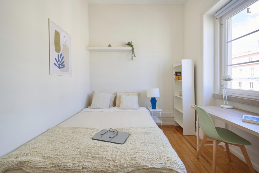 Comfortable single bedroom in a nice shared flat in Marquês - Lisbonne - chambre - ImmoJeune