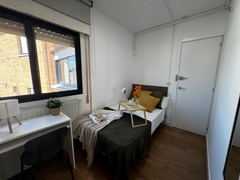 Very neat double bedroom in Valdeacederas - Madrid - chambre - ImmoJeune