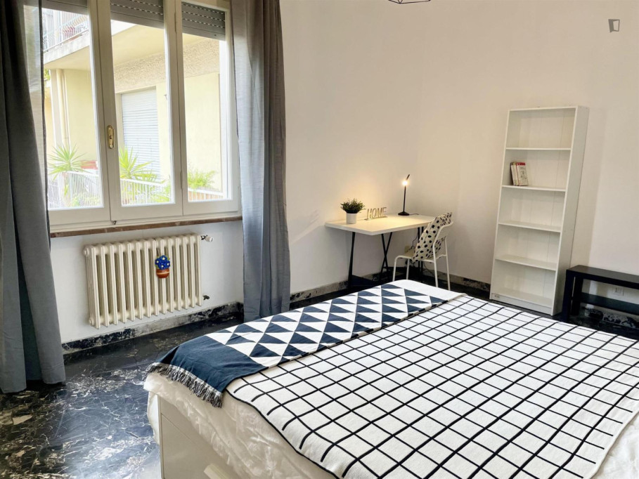 Pleasant double bedroom in Campo di Marte - Florence - chambre - ImmoJeune