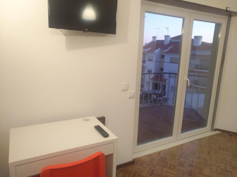 Shinning Double Bedroom with a balcony close to Parede Beach