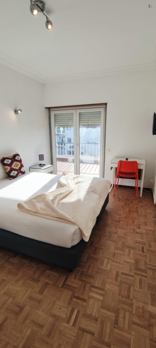 Shinning Double Bedroom with a balcony close to Parede Beach