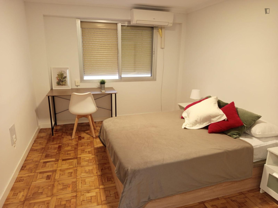 Very cool double bedroom in Portazgo - Madrid - chambre - ImmoJeune