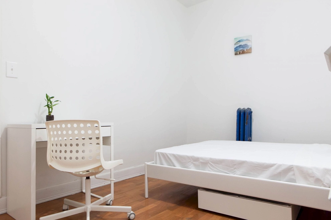 Upper Manhattan - W 136th St #148