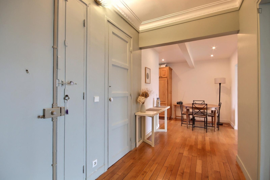 Cosy 2 bedroom apartment near Port Royal train station