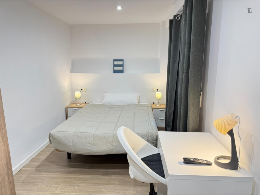 Comfortable double bedroom close to the city center - Alicante - chambre - ImmoJeune