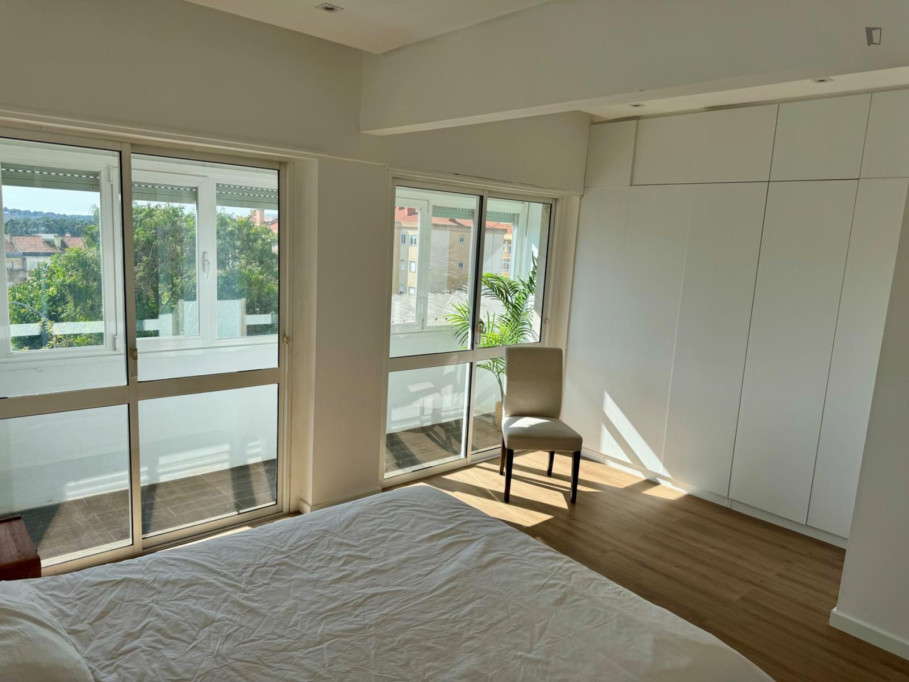 Sunny 1-bedroom apartment in Amadora